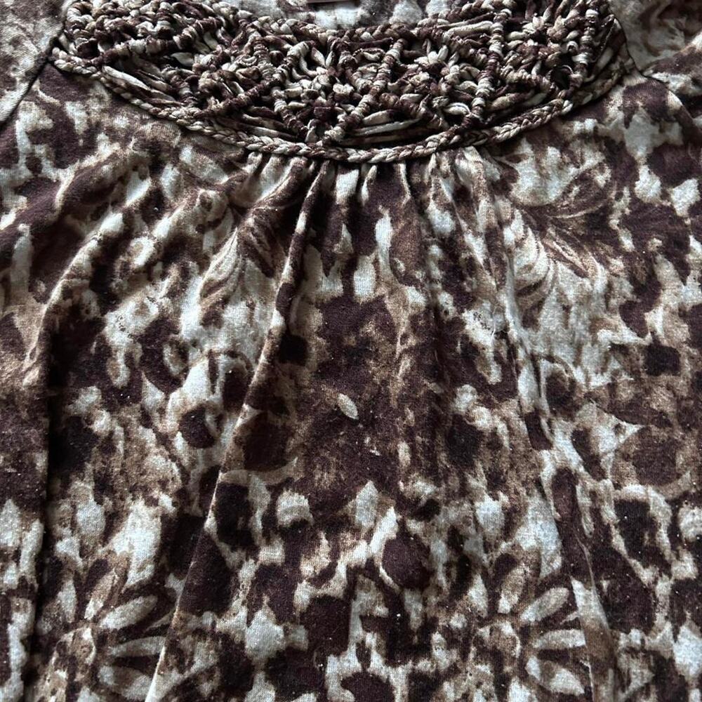 braided trim neck marbled brown & ivory abstract floral top - Picture 3 of 8